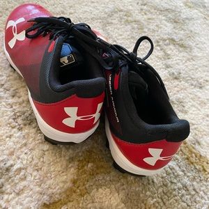 Boys Under Armor Baseball Cleats 2.5Y